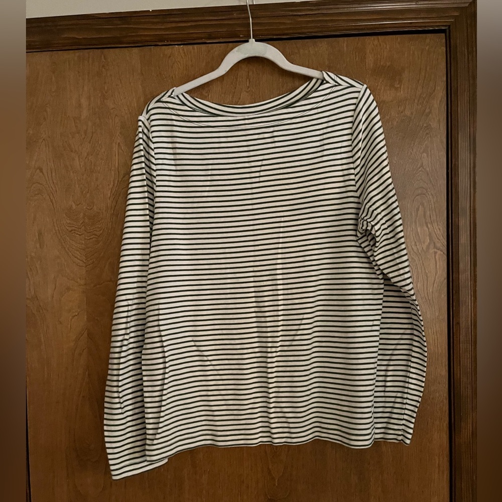 Gap T-shirt, XXL, green and cream, striped, boat neck, long sleeved. Flushed.